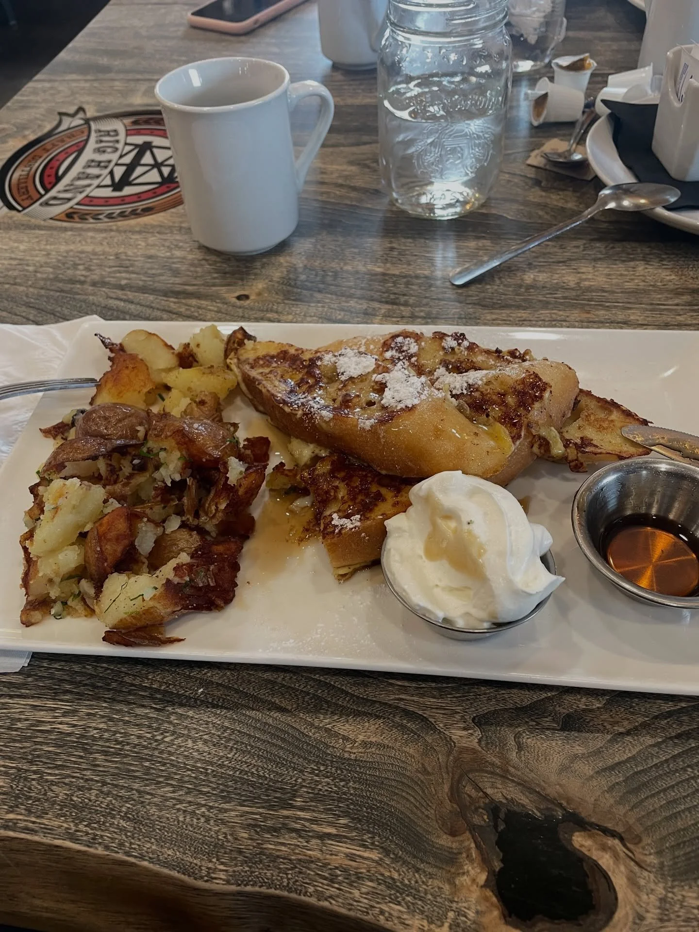 Christmas brunch @righanddistillery on a cold day, warm French toast hits the spot!