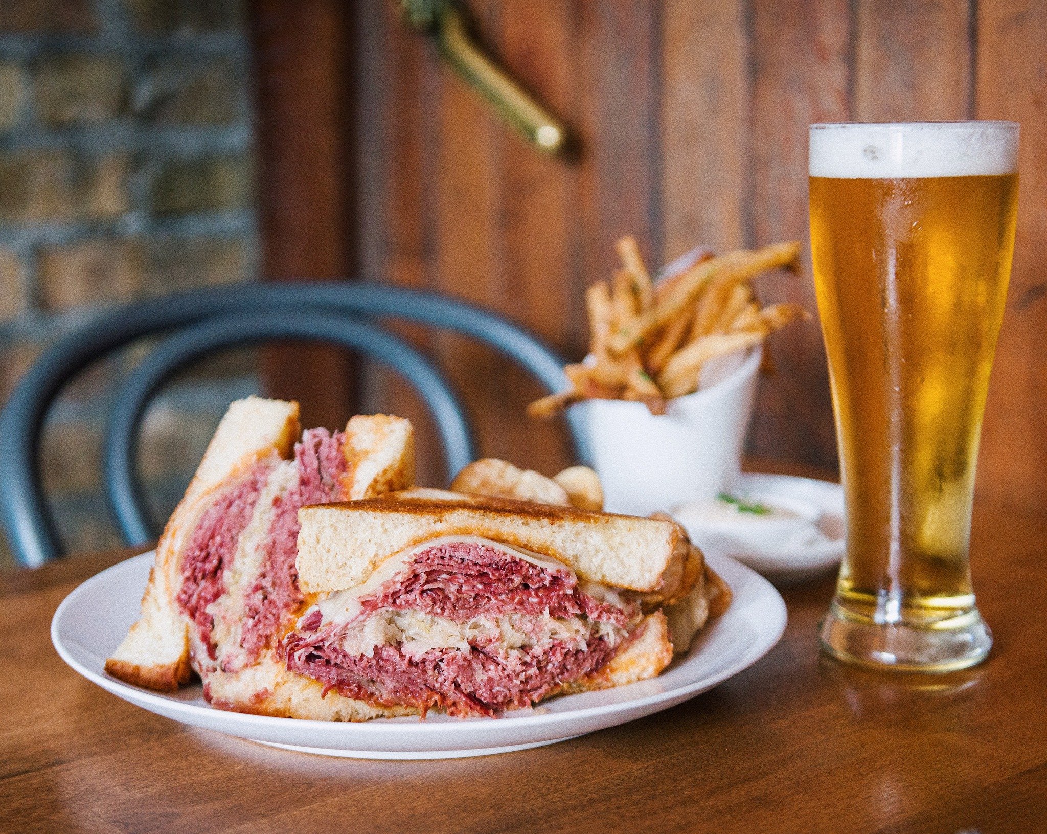 The Reuben is back! Come try the sandwich ranked #1 by the Chicago Tribune during lunch our hours, Friday and Saturday 11-3pm 🥪 Reservations available via Resy, or walk right in! 
#goboeufyourself #boeufhaus #reuben #chicagoreuben #chicagolunch #hum