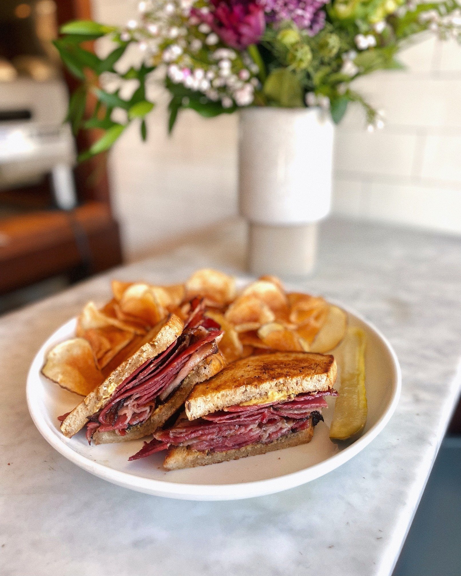 The Pastrami Sandwich is back on our lunch menu! Additionally, you can purchase our Haus Made Sliced Pastrami for $17.99/lb. Place a pick up order via Toast, or walk right in. Come and get it! 🥪

#goboeufyourself #boeufhaus #pastrami #delimeats #but