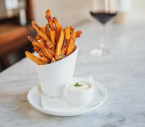 Boeufhaus is the coalescence of Old World culinary techniques and contemporary style serving responsibly raised animals and artisanal products—providing a fresh take on classic farm to table fare.