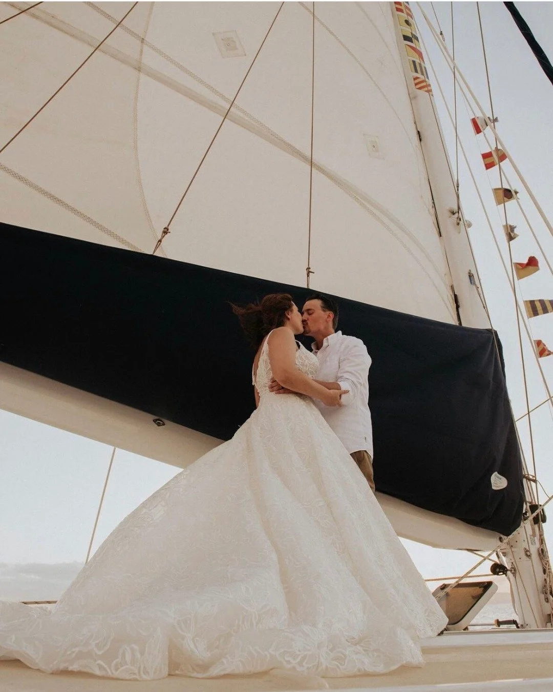 Sailing into the sunset with these newlyweds⛵😘

repost from @tiffanyryanphotography