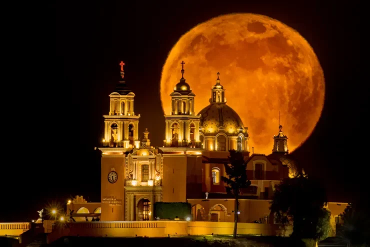 2022-moon-pictures-angel-tenorio.webp