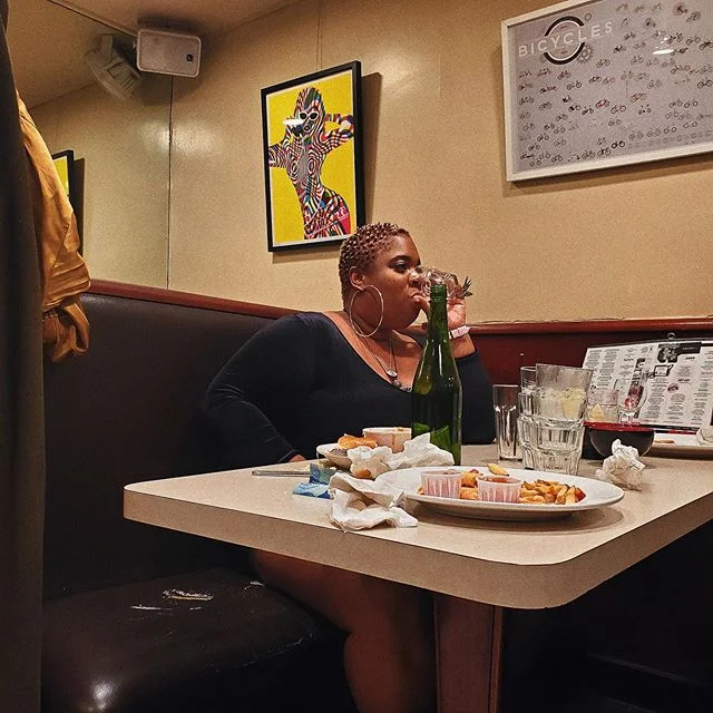 Drink your water. Mind your business and keep your circle filled with good company, progressive conversation, good food and even better music. 😌🌻💘🎶 •
📸: @fuckingmelo