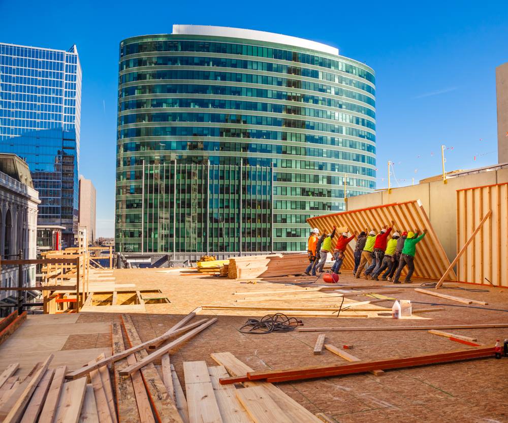 Workers erect final north wall section at P&L North. Photo credit: Jacia Phillips Photography