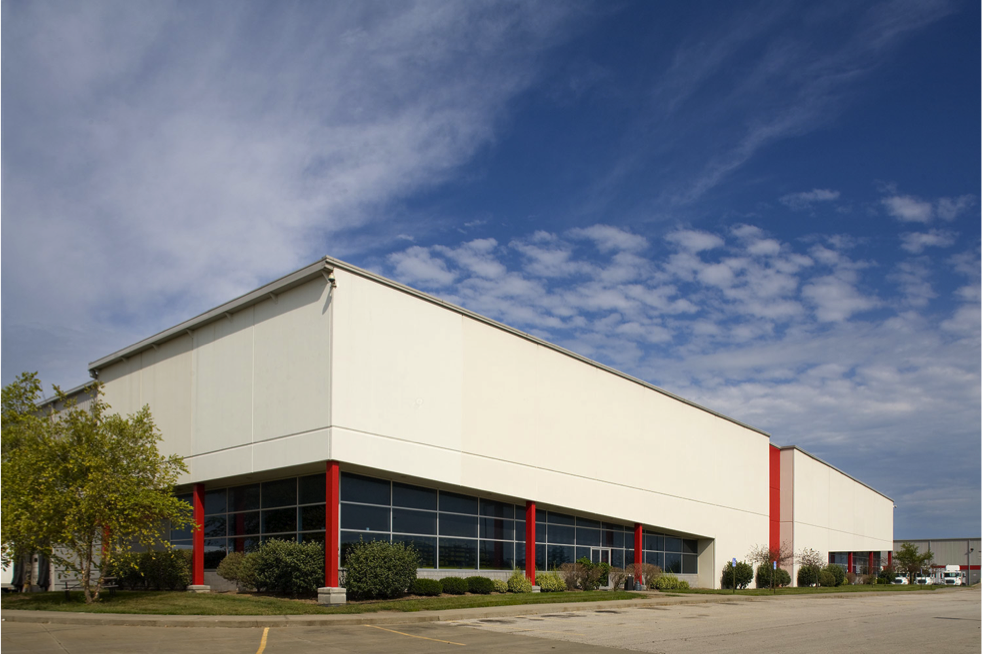 While the bulk of Karbank’s portfolio is made up of Class B warehouses, it does market a few Class A properties, like this 108,000-square-foot building in the Northland. More info here .