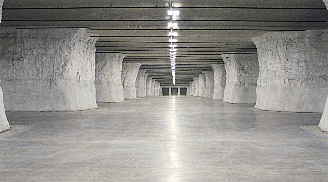 In 2014, Hunt Midwest inked a deal with Food Service Warehouse a 475,000 square foot underground warehouse in Subtropolis.
