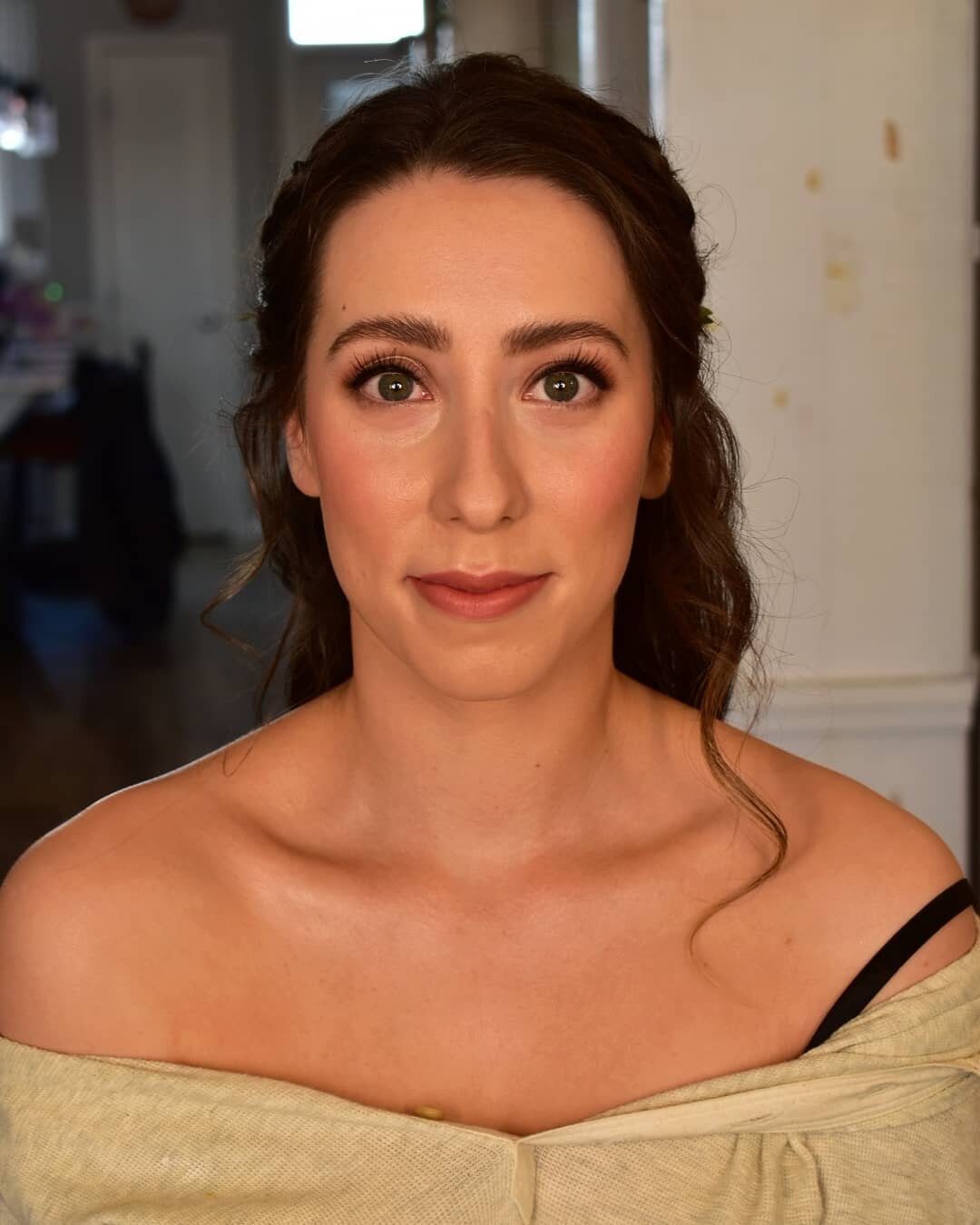 A preview of some makeup I did on @mothermadeyou for a styled bridal shoot 💖 #noedits 
.
Hair by @hairdesignbyjess
.
KEY PRODUCTS
.
@faceatelier foundation over @danessa_myricks illuminating moisturizer + W01 concealer

@viseart peach blush from the