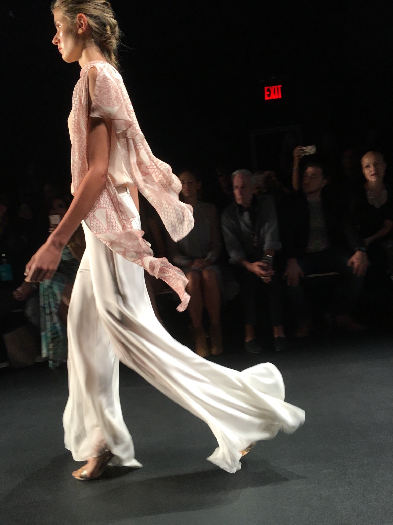 Gorgeous Oday Shakar top in this year's It Color, Rose Quarts, and white pants.