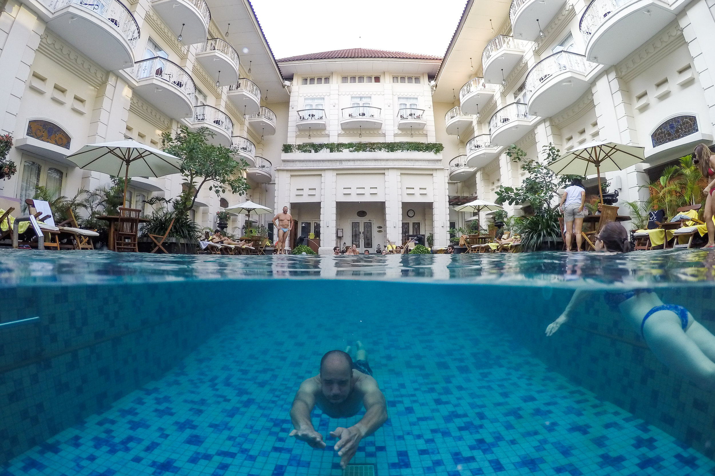  Relaxing at the Phoenix Hotel with the Dutch photographer    Brian Sweet    