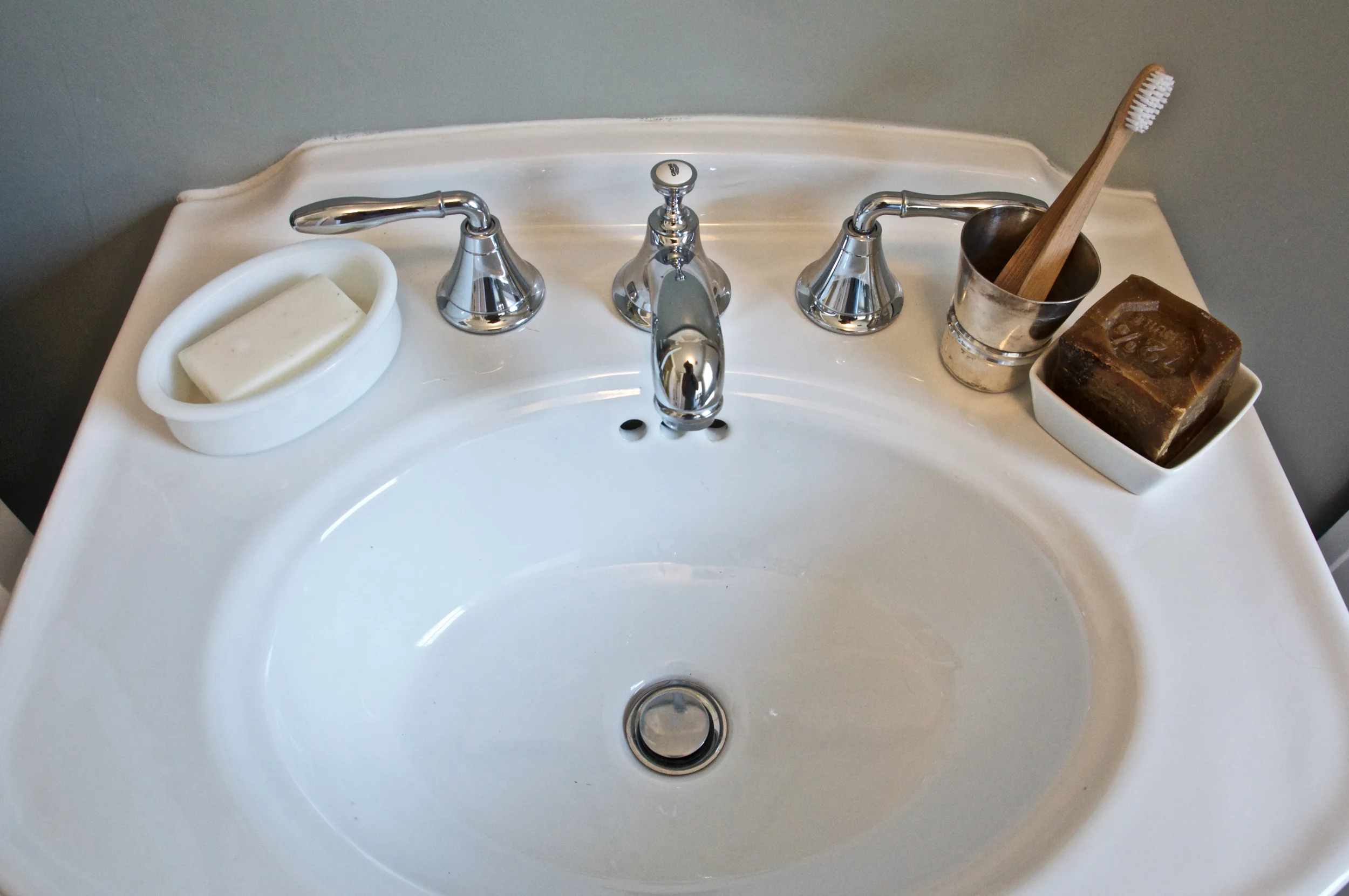 1001c-final photos-bath2-sink.jpg