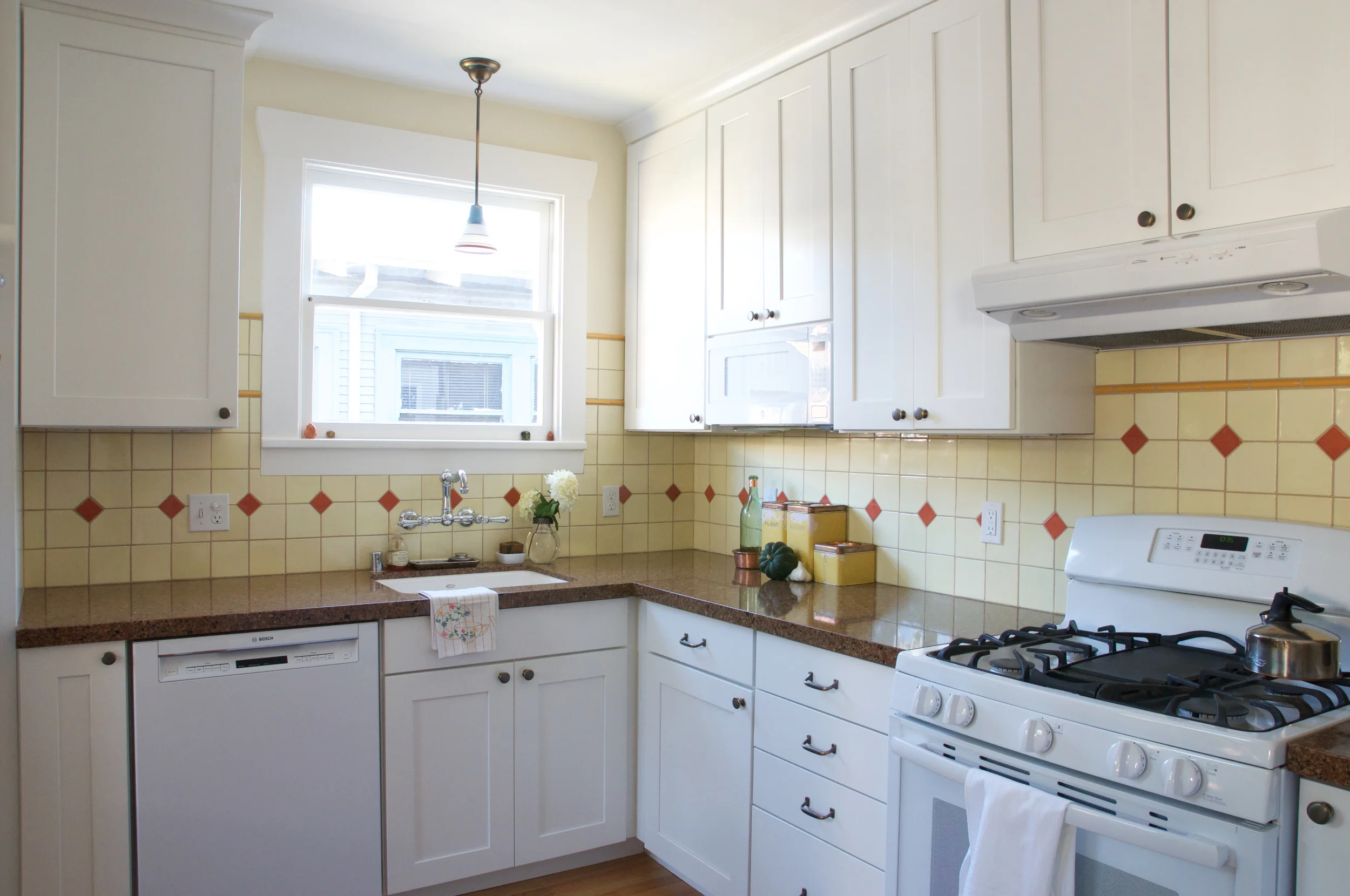 1001c-final photos-kitchen2.jpg