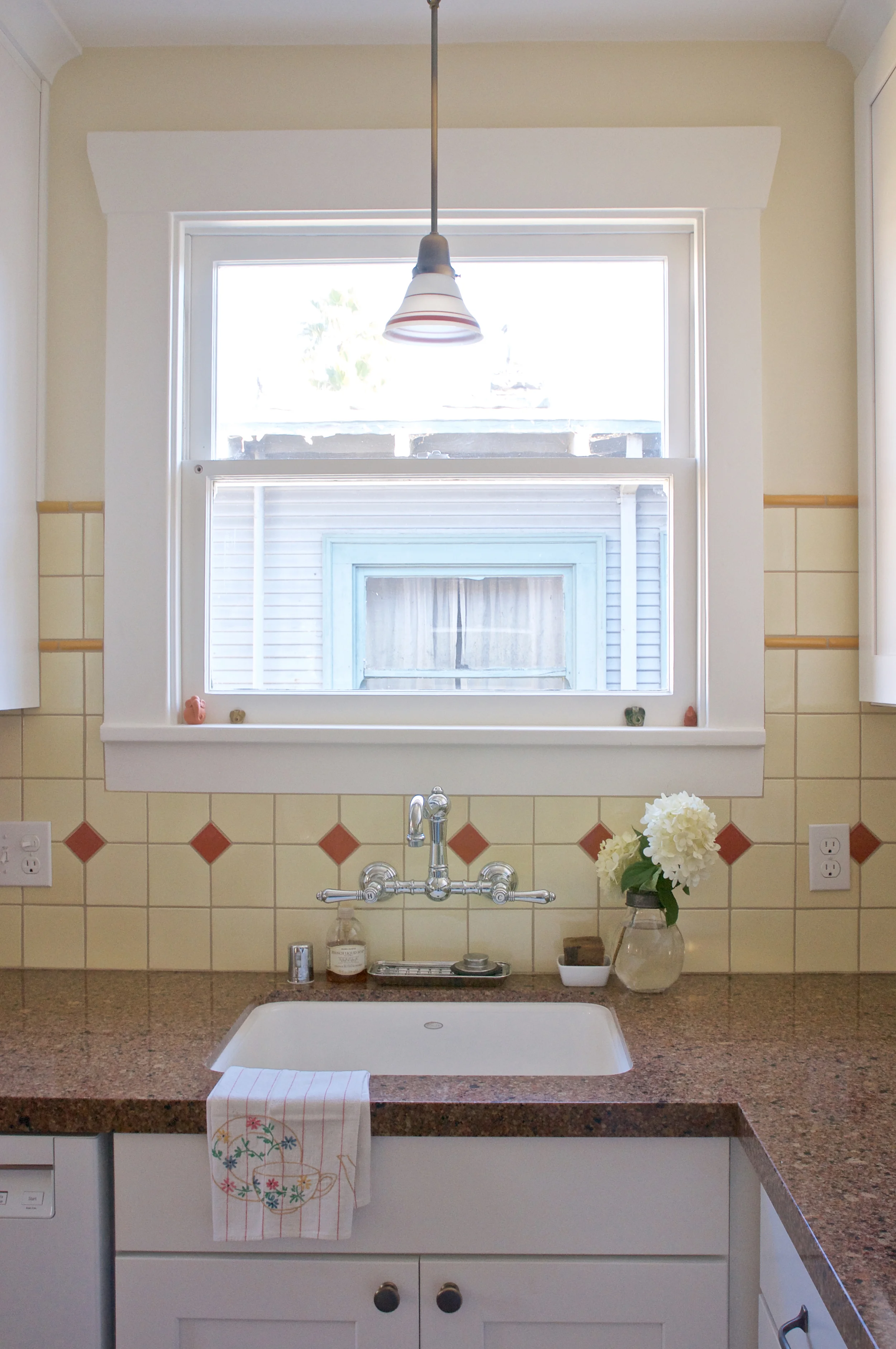 1001c-final photos-kitchen4.jpg