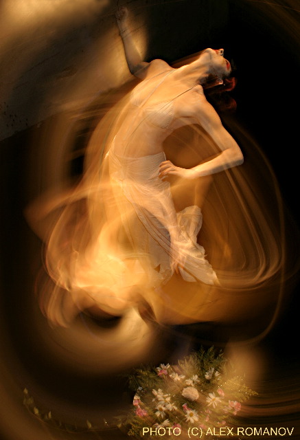 Butoh dancer Vangeline's first Butoh solo dance piece at Galapagos Art Space New York in 2004