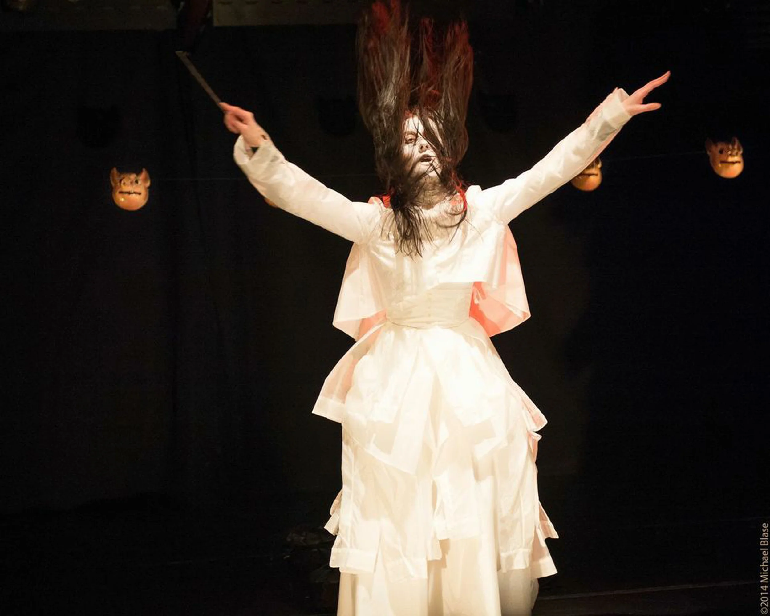 DANCING WITH GHOSTS // Performance