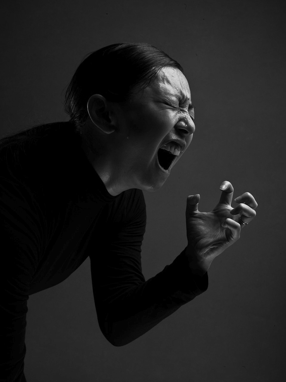 Maiko Ikegaki in Tres Mort - Tremor at Howl Happening for Vangeline Theater in 2015. Photo by Celeste Sloman.
