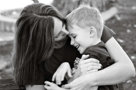 26-hug-mother-child-pohotogprahy.jpg