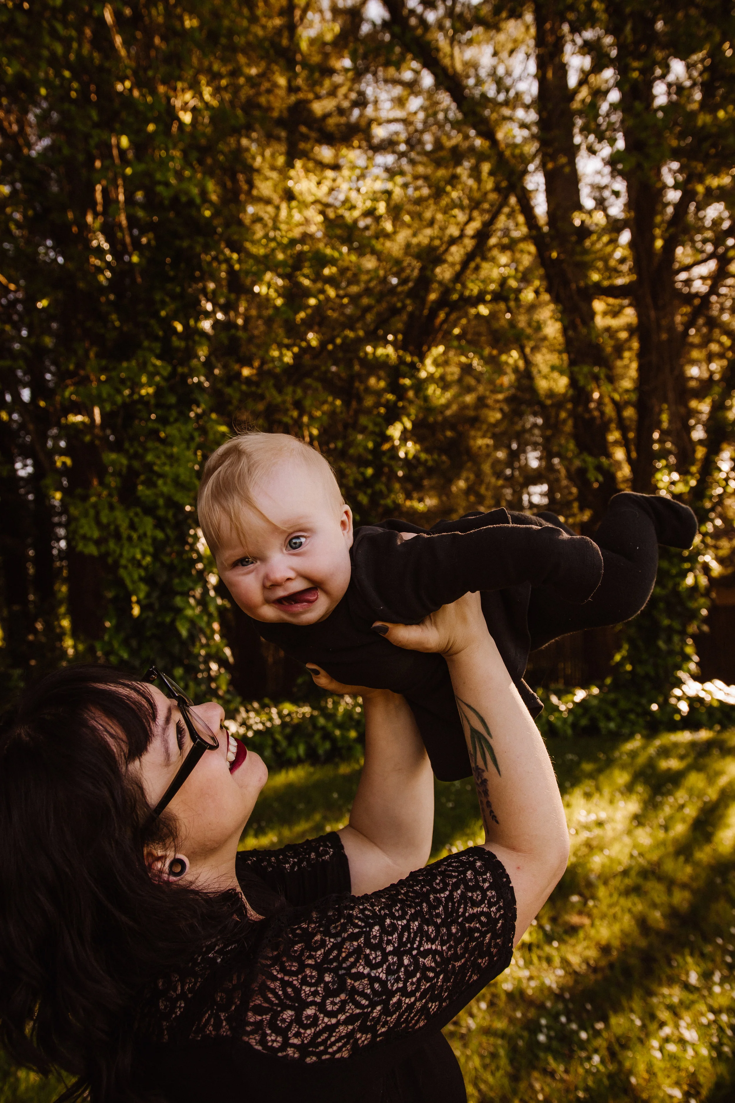 Black is often a “no no” in traditional portrait rules. I for one love black and wear it often. So does this family, so of course it made sense for this mama and me outfit choice!