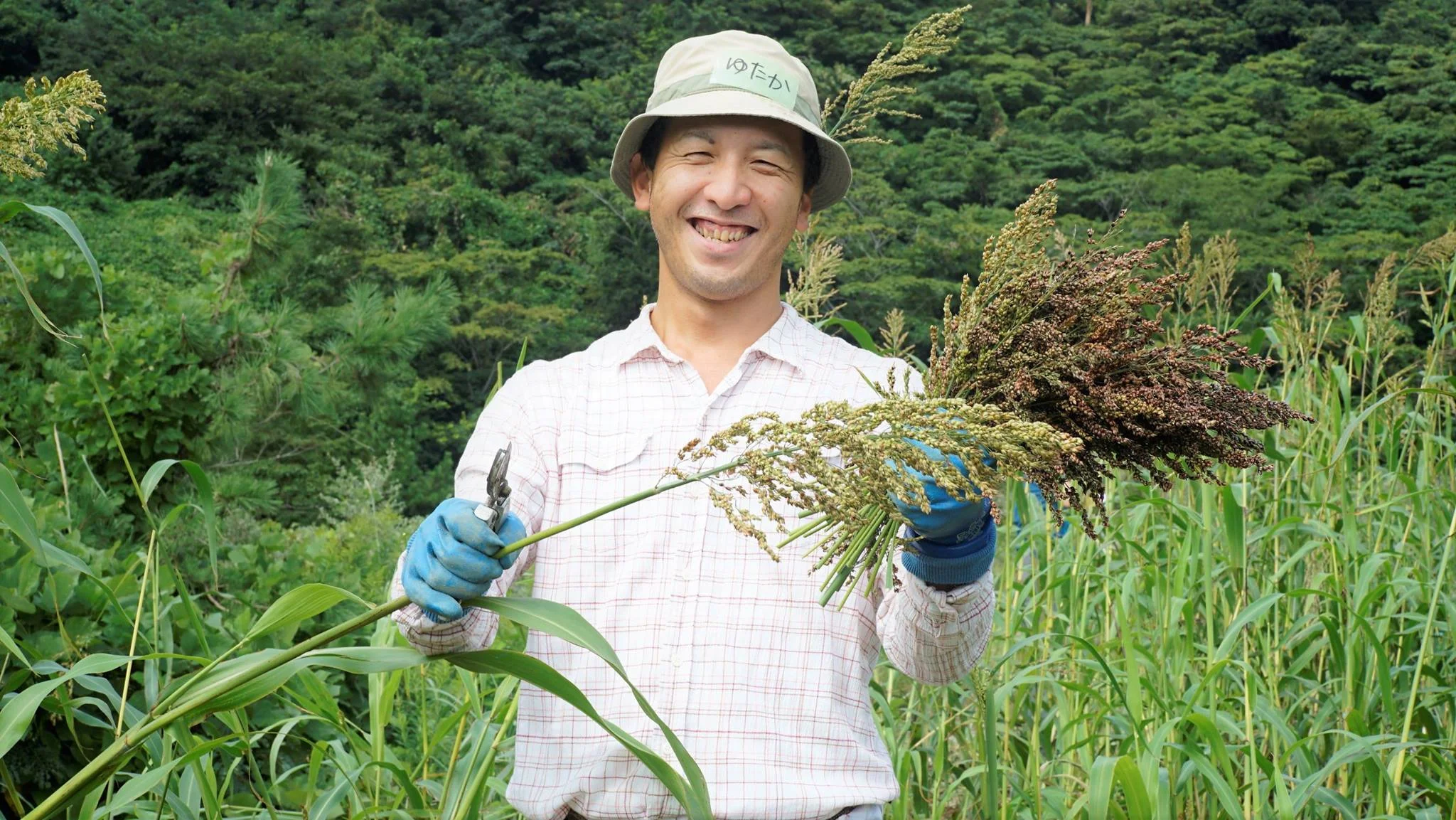 「自分で野菜を育てて食べたい」と誰でも思うことではないでしょうか。 多くの方にとって、それを実現するのは難しいと思いますが、ファームキャニングに参加して、畑がぐっと身近になりました。 さらには、収穫したものを美味しく保存して食べる方法まで学ぶことができます。 スーパーに行くだけでは感じられない季節を感じながら、植えたものが天候でだめになったり自然の生き物に先に食べられたりしながらも、自然との繋がりを体感できる貴重な機会です。 初回に「植えたいものは自分で考えて植えてください!」と言われた時には驚きましたが、今では得意なタイ料理に使う野菜やハーブ類が育つのが楽しみです。 (4期 神奈川県鎌倉・ プロコーチ)