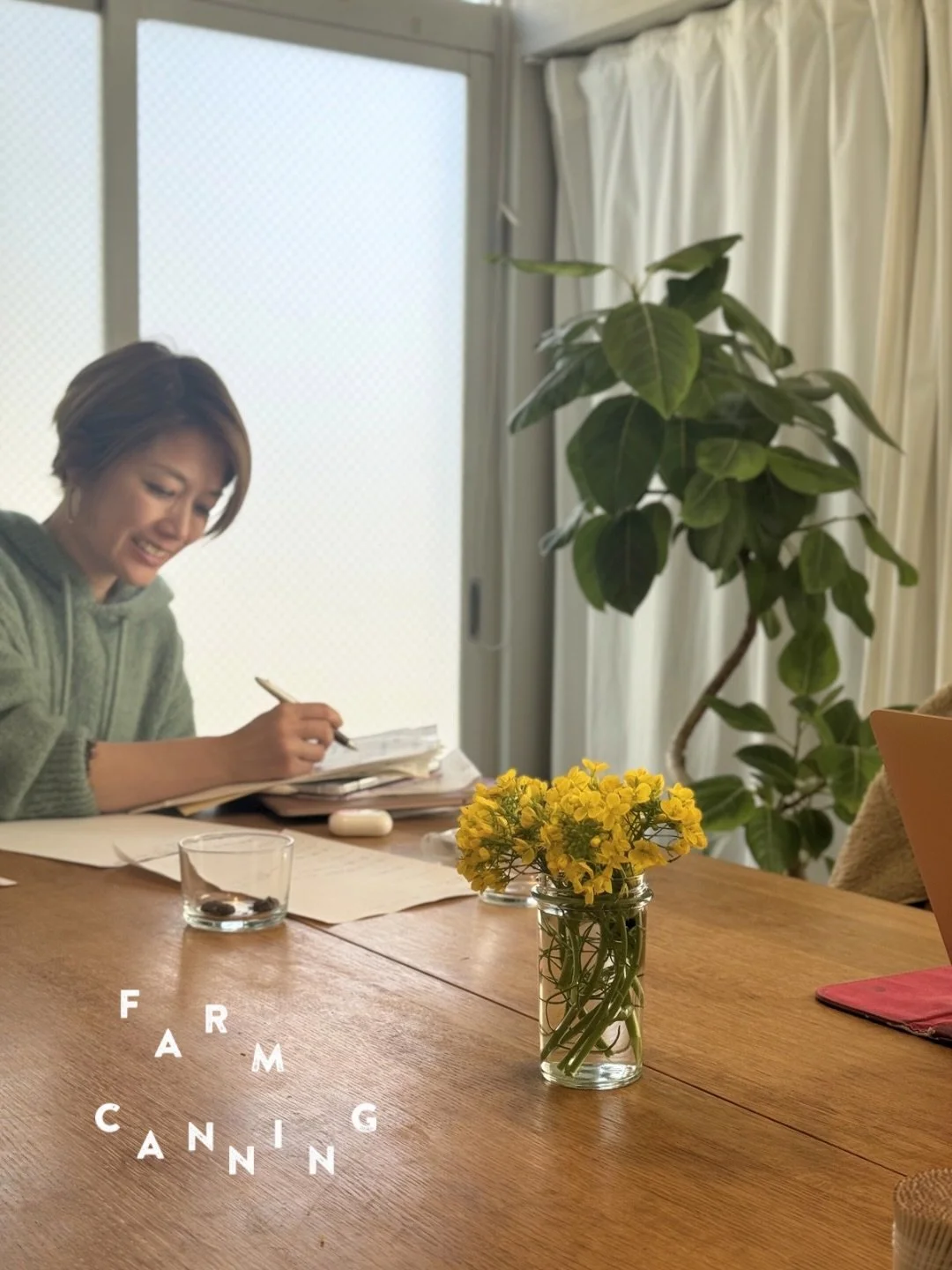 デスクの上の春

@buromasafarm からいただいた
菜の花を飾ってみました！

季節の花があるだけで、
いつもの事務作業の景色も
少しだけやわらかくなりますね。

こういう小さな季節も、
大事にしたいなと思います🌼