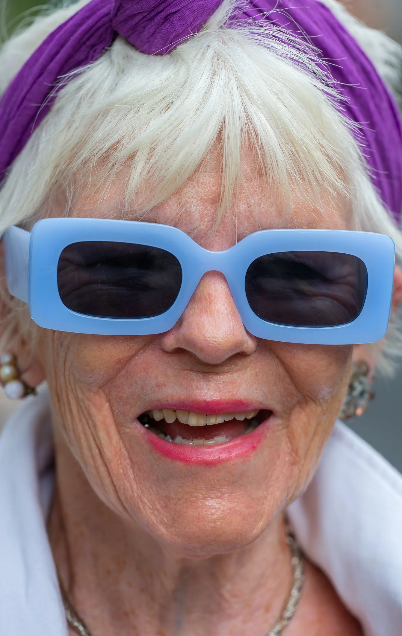 0688bluedarkglasses1.jpg
