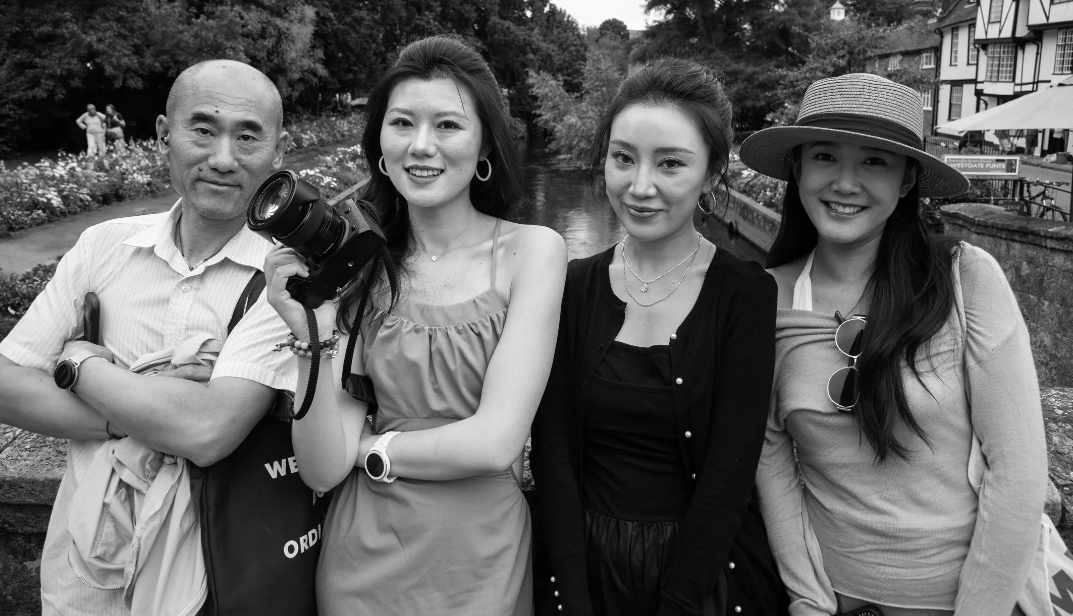 6660Japanesefamily1bw.jpg