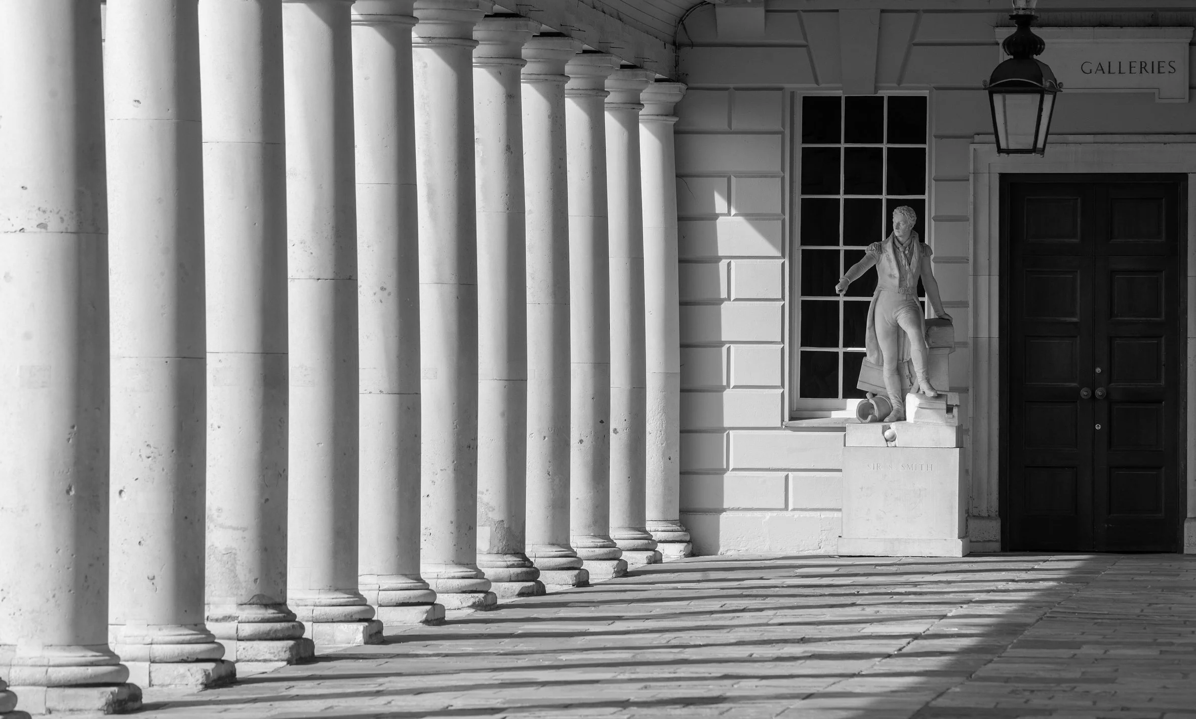 0778colonnade&statuebw.jpg