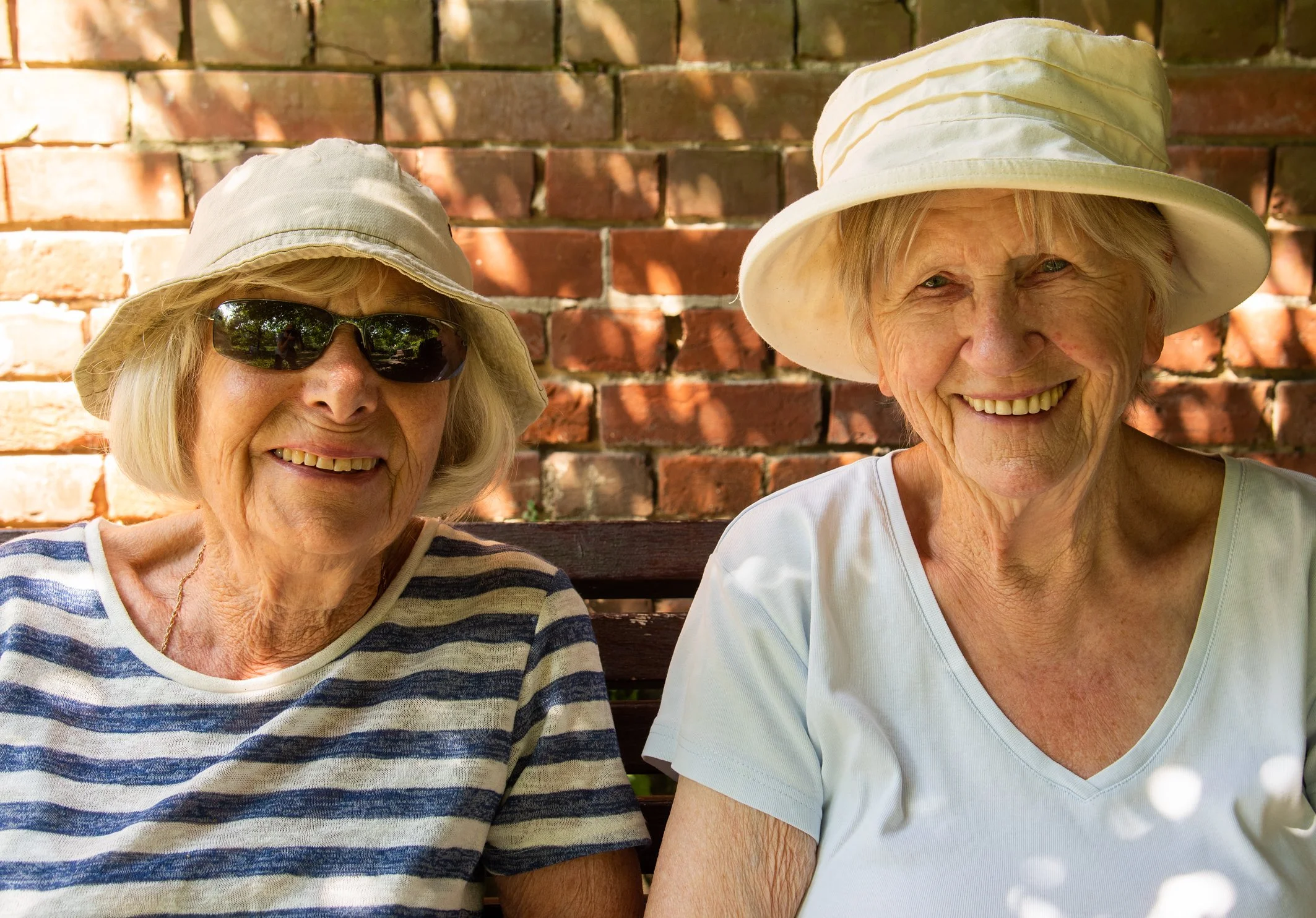 7493oldcouplesmiling.jpg