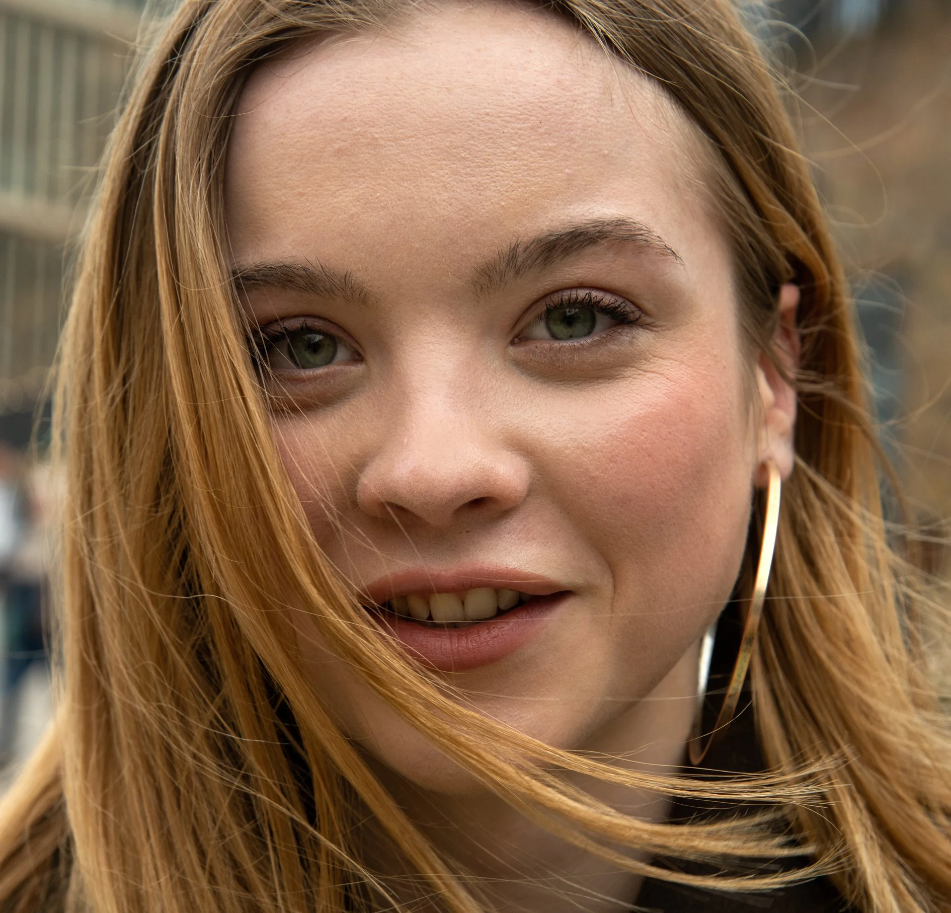 3627hairacrossface.jpg