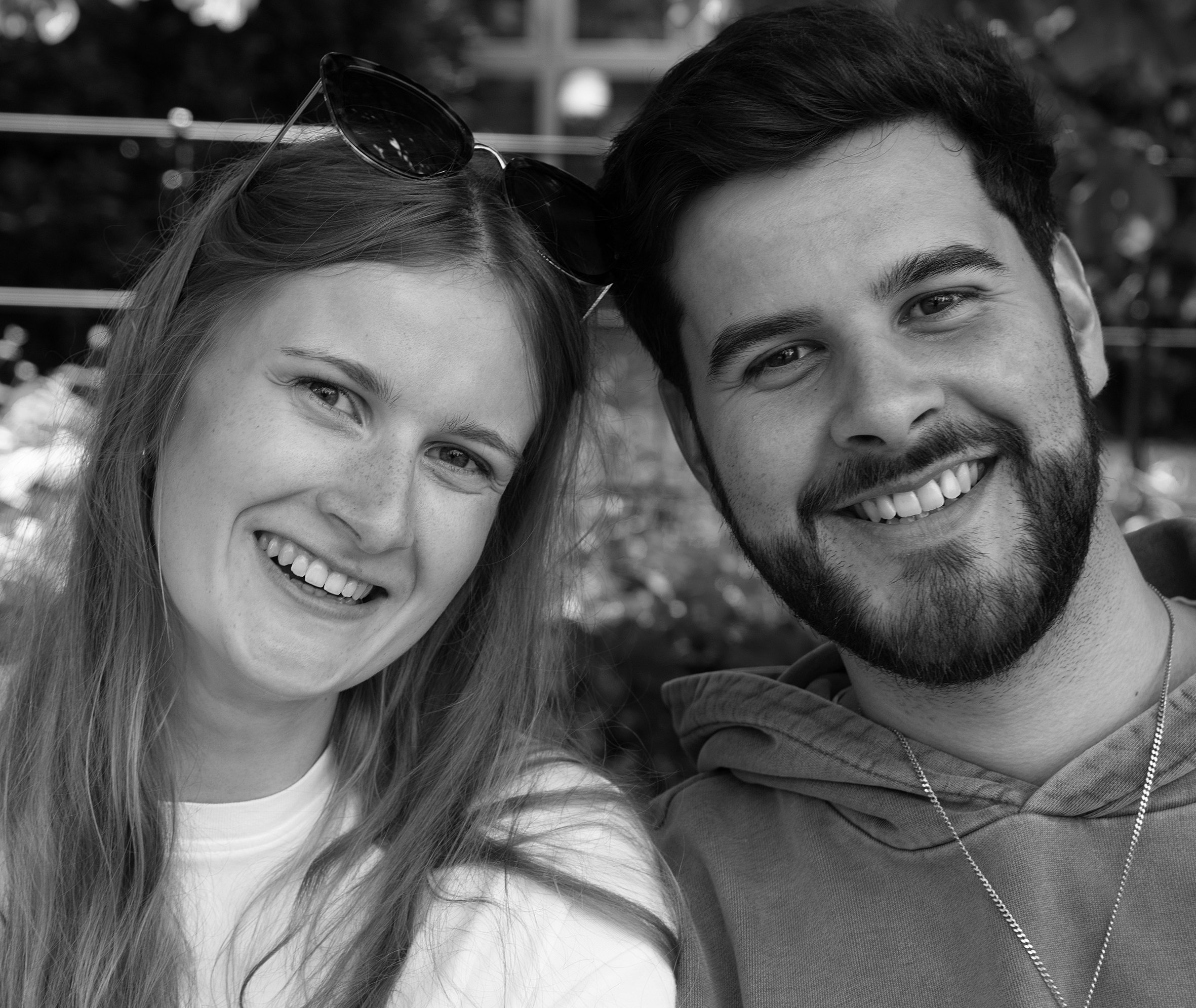 5384smilingcouplebw.jpg