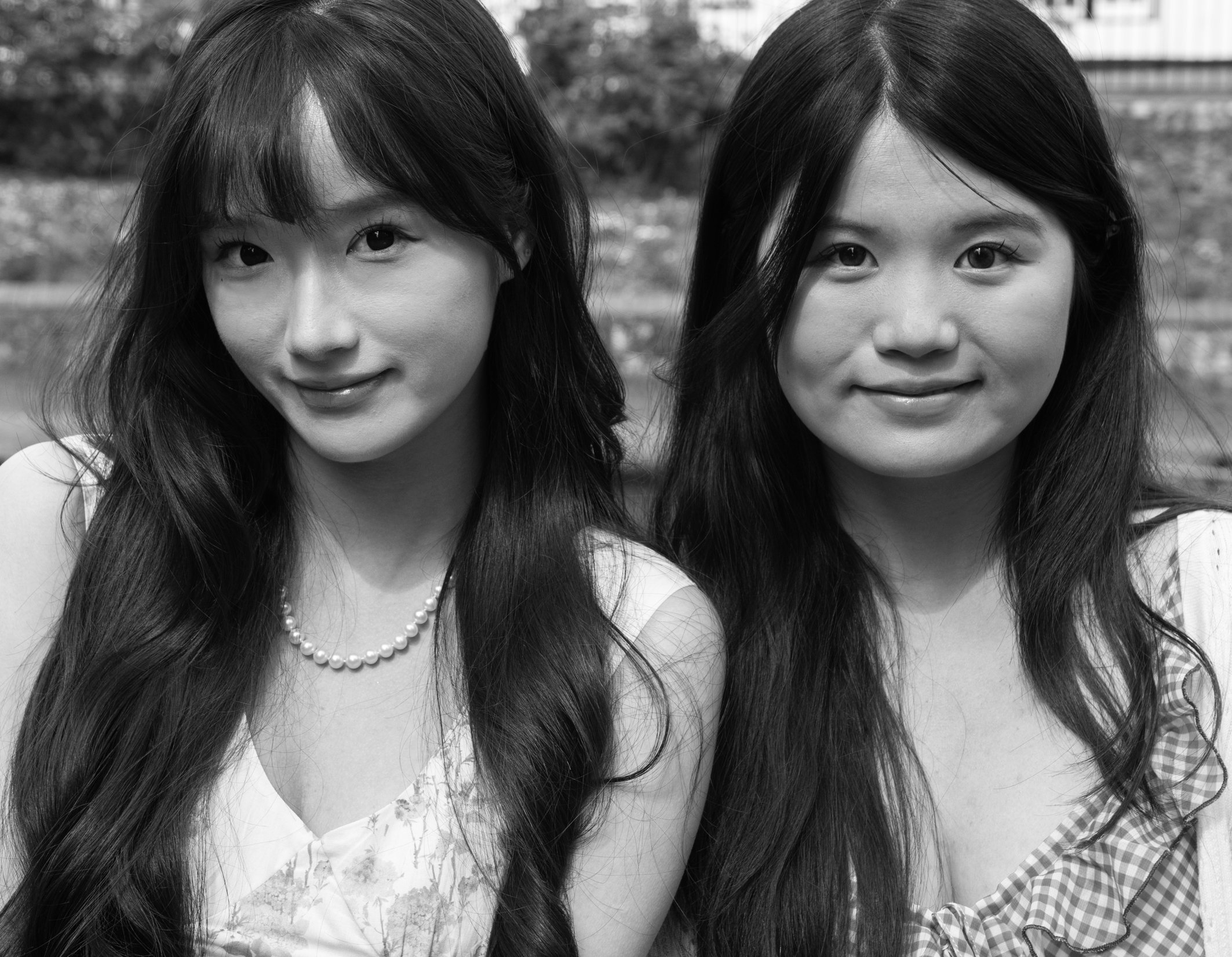 5488twochinesegirlsbw.jpg