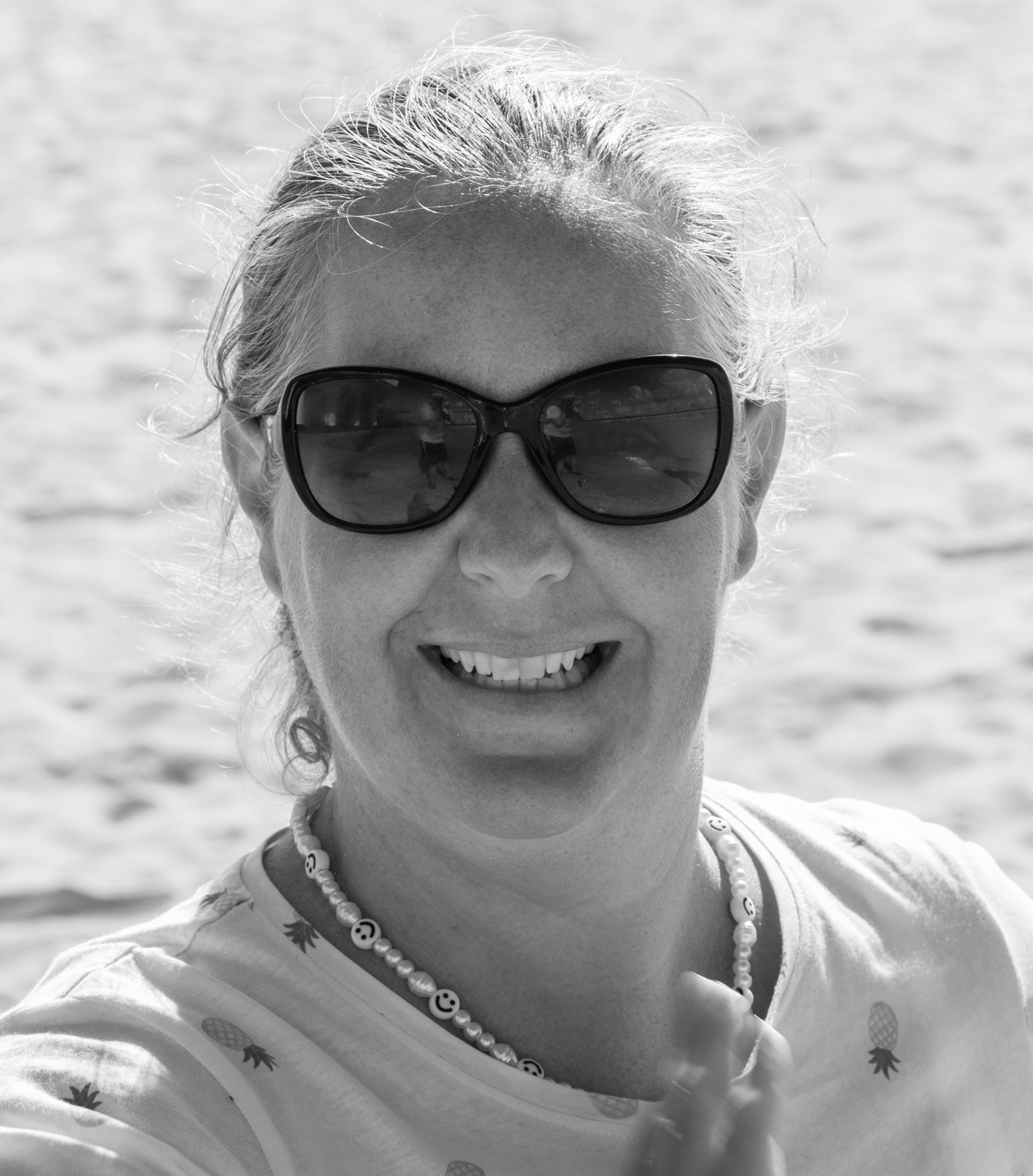 9814onthebeachsunglasses1bw.jpg