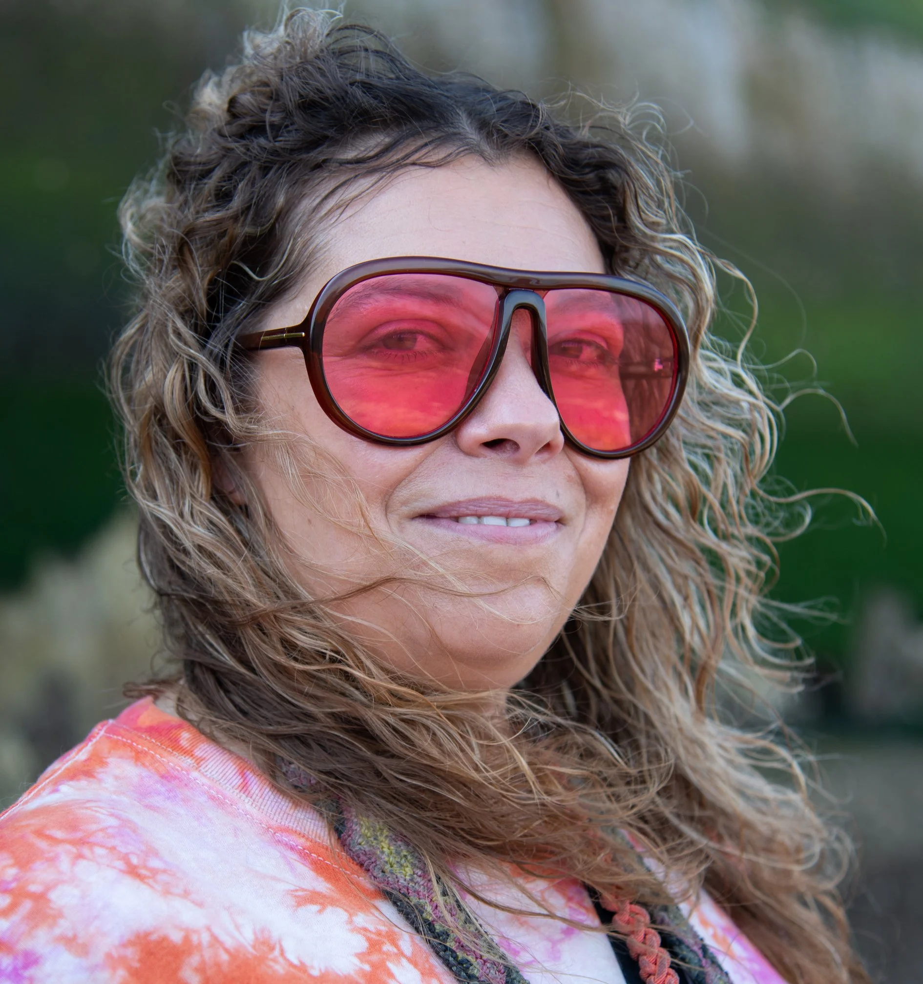0336redsunglasseslady.jpg