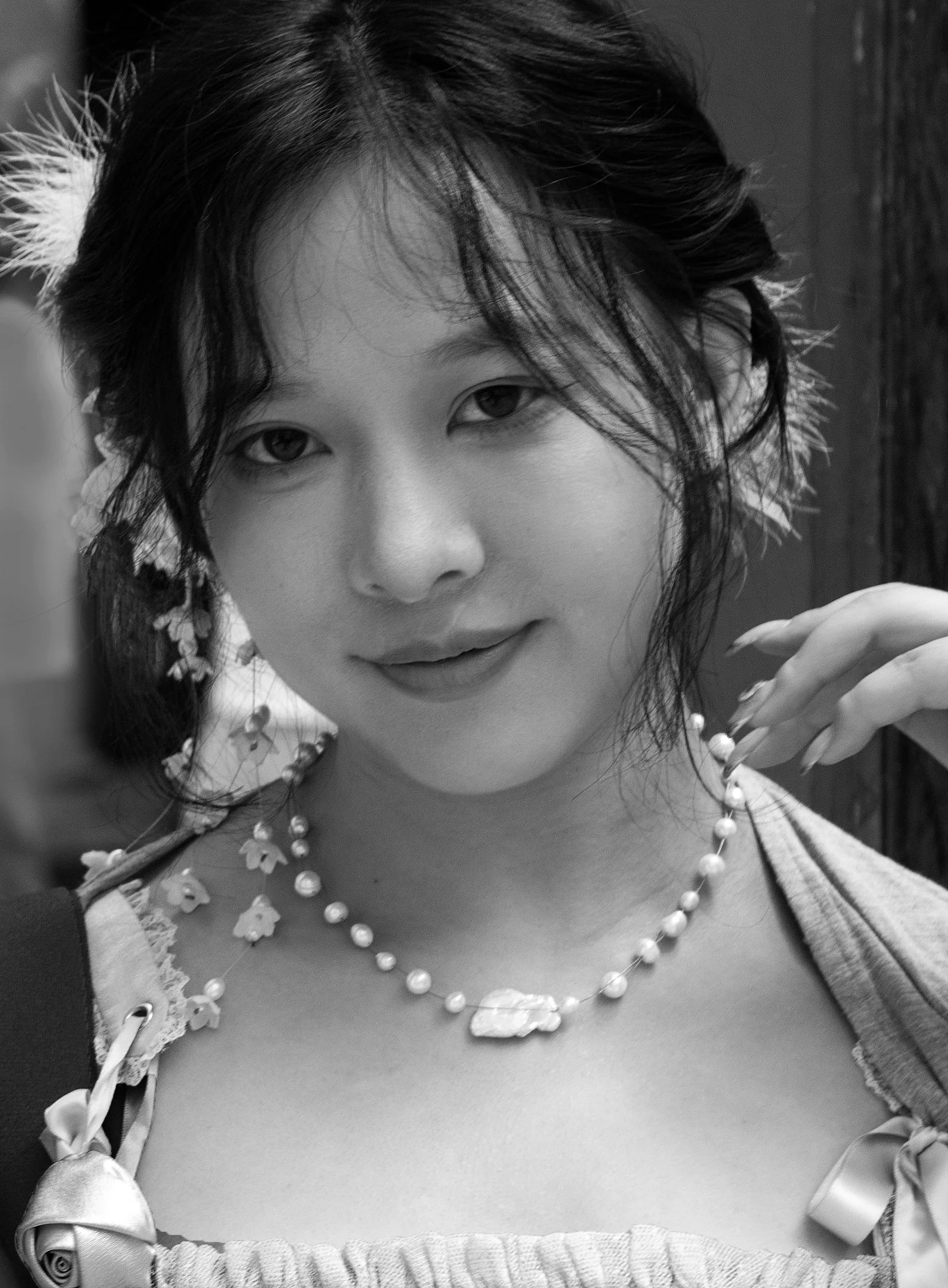 0910japanesegirlinpartydressbwW.jpg