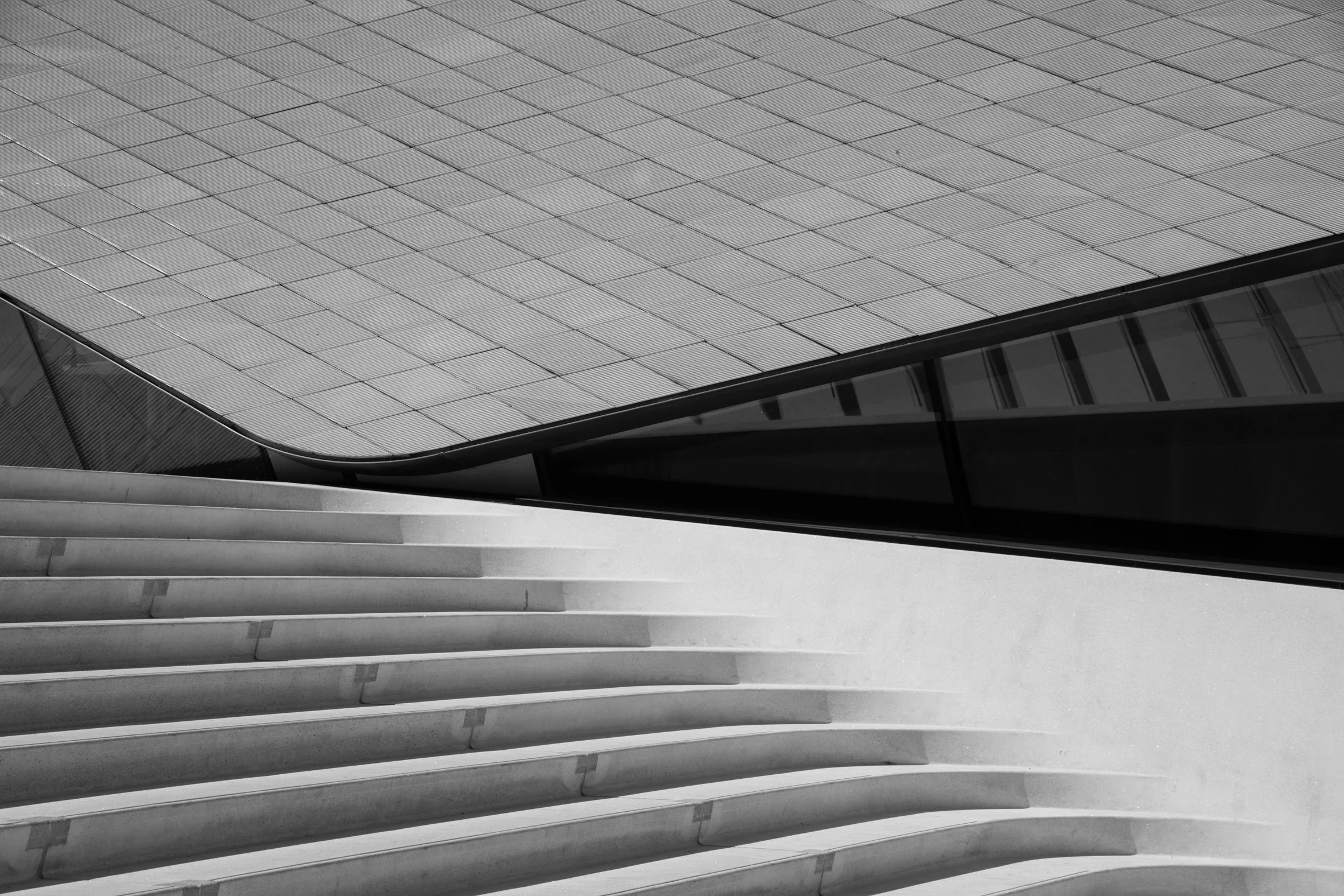 0965NewV&A entrancestepsBWW.jpg