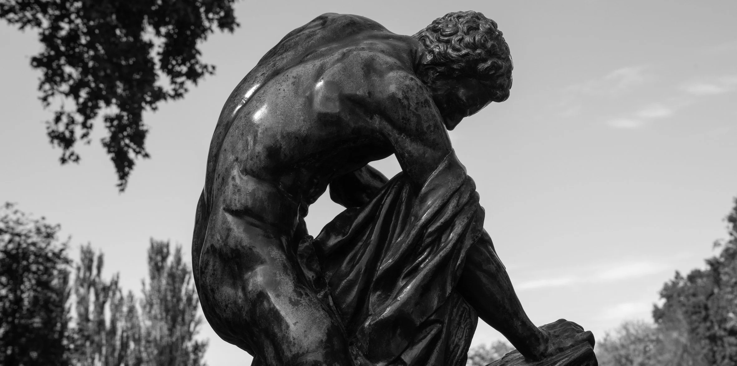 0778statueinwalledgardenpan30.jpg