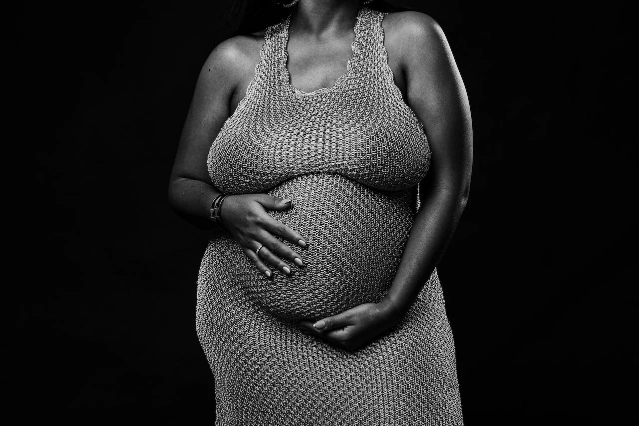 CT_Maternity_photographer_black_business.jpg