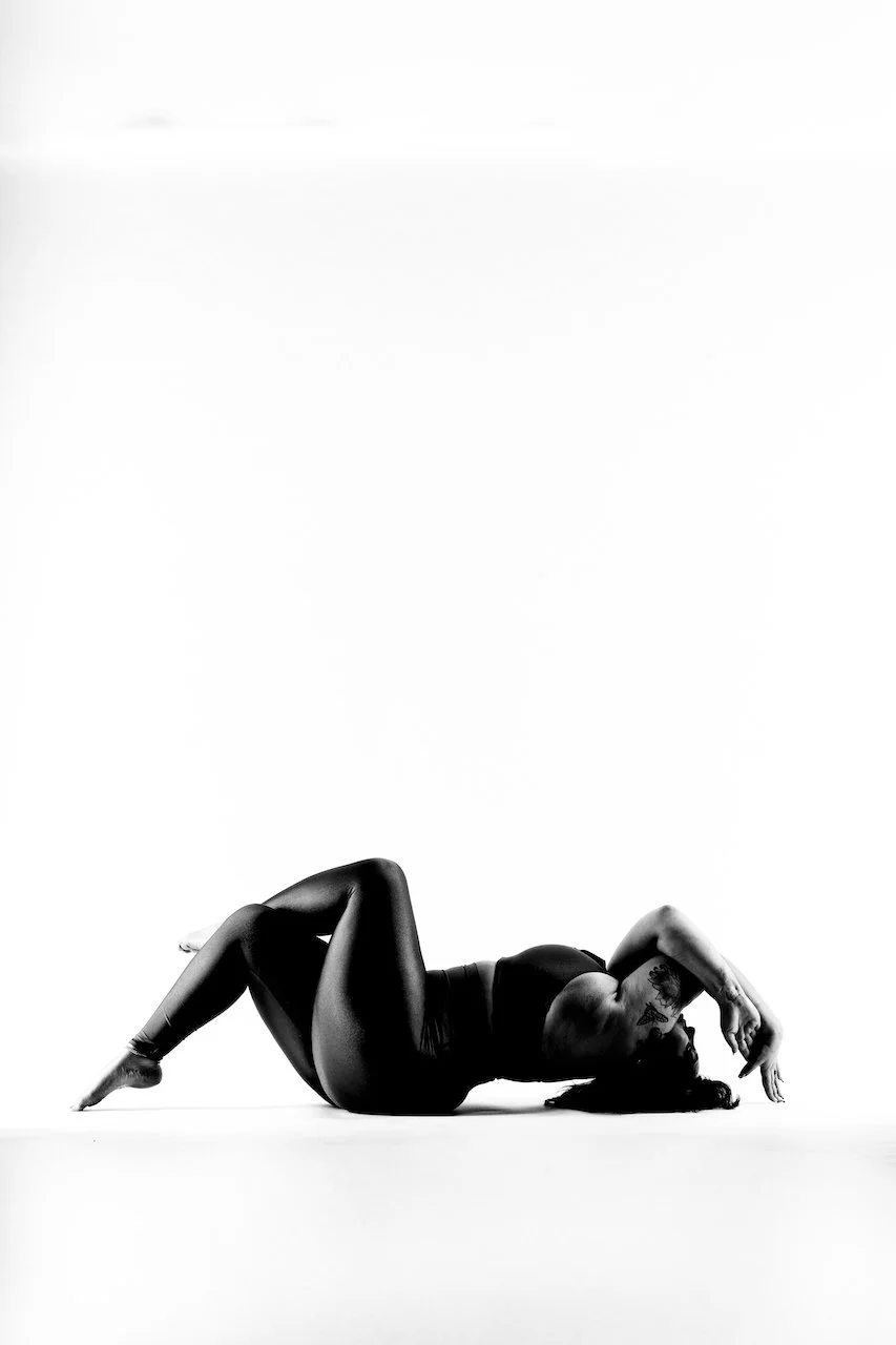 TimeFrozen_Yoga_Photography_Black_and_white.jpg