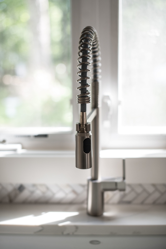 faucet-silver-woodstock-ny-interior-design-farmhouse-sink
