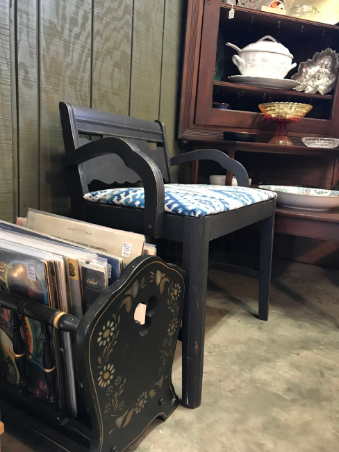 jennifer-lynn-interiors-12401-inspiration-kingston-ny-antique-wooden-chair