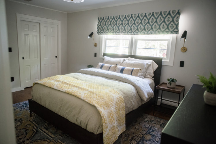 jennifer-lynn-kingstown-interior-design-12401-oriental-rug-patterned-yellow-blue-green-guest-bedroom