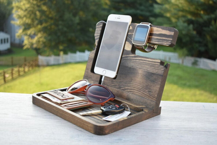 Wooden Docking StationPersonal but also really functional.source