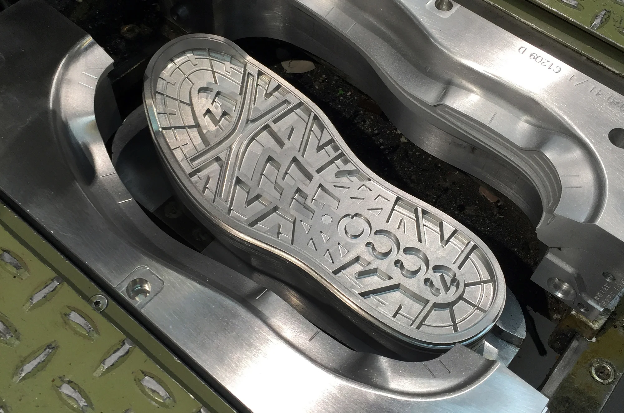 ecco-oregon-manufacture-1a.jpg