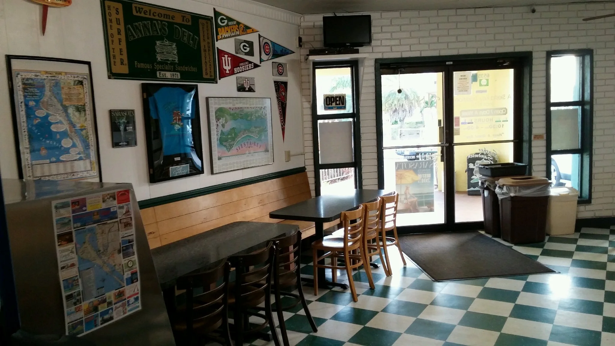 Anna's Deli Siesta Key interior