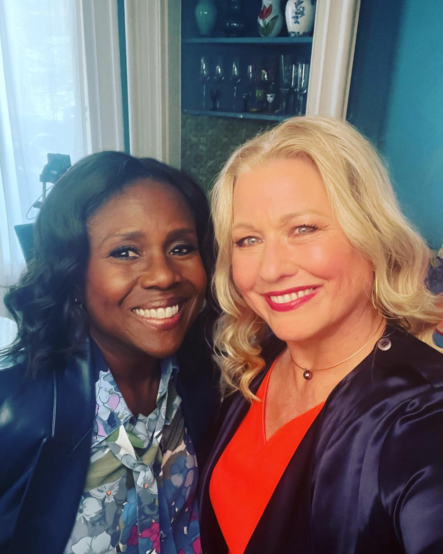 A genuine treat to see and be interviewed by my friend Deborah Roberts and her super @nightline crew for an upcoming body image, eating disorder, and parental influence segment airing @hulu Thursday, April 26th! 
.
.
.
.
.
Trench: @baacalofficial 
MU