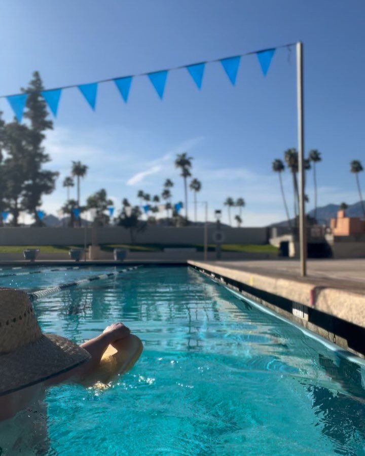 ✨Please share what we are doing that makes us feel good today😎💙😎✨#natsound #water #swimming #treading #playsweatwin 

🙏SPF 30 @raw.natural