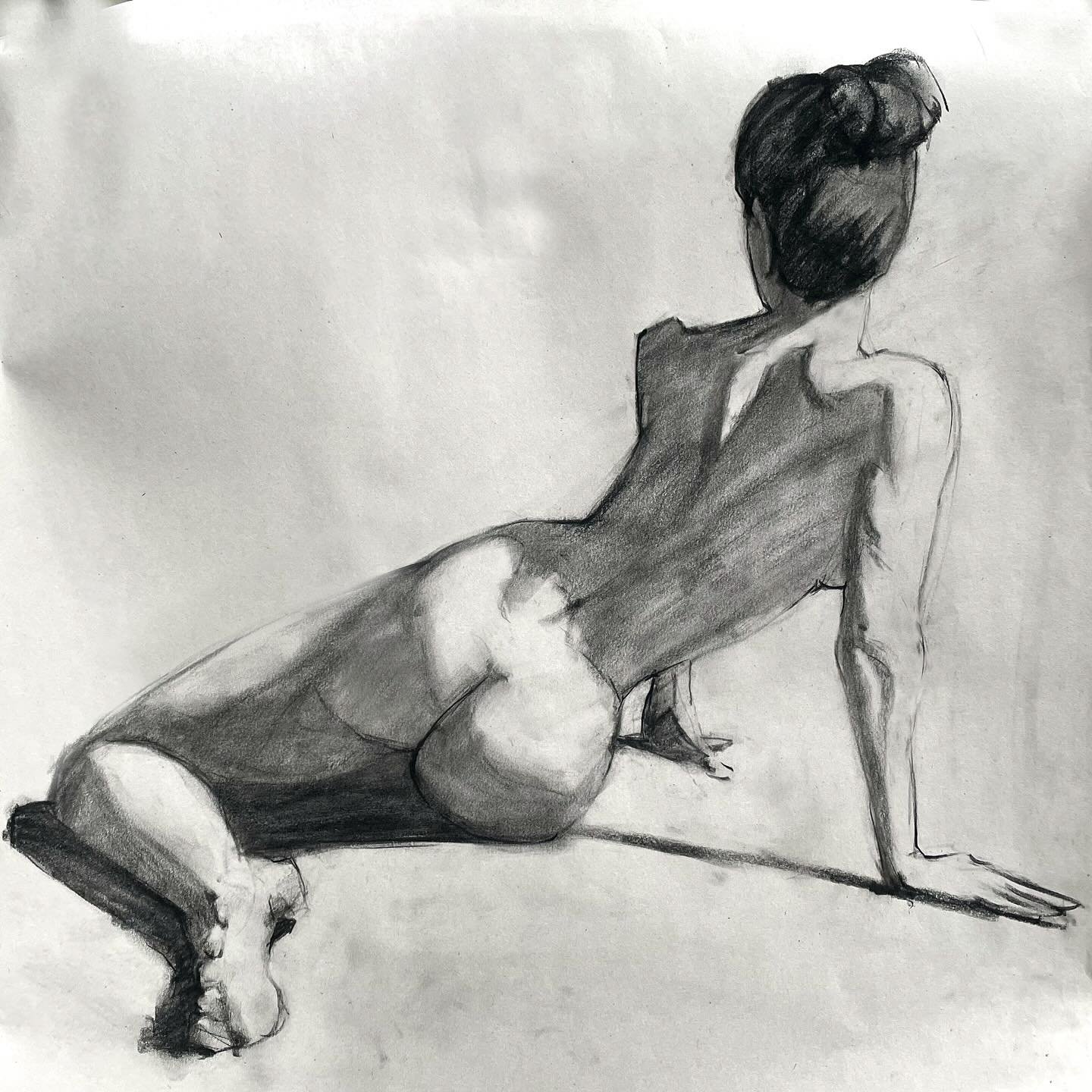 Thurs morn doodle.
.
.
 #figuredrawing #figurativedrawing #figurativeart #lifedrawing #figurative #lifedrawings #drawing #draw #drawings #sketching #sketch #sketches #sketchbook #charcoaldrawing #charcoalart  #anatomyart #charcoal #gesture