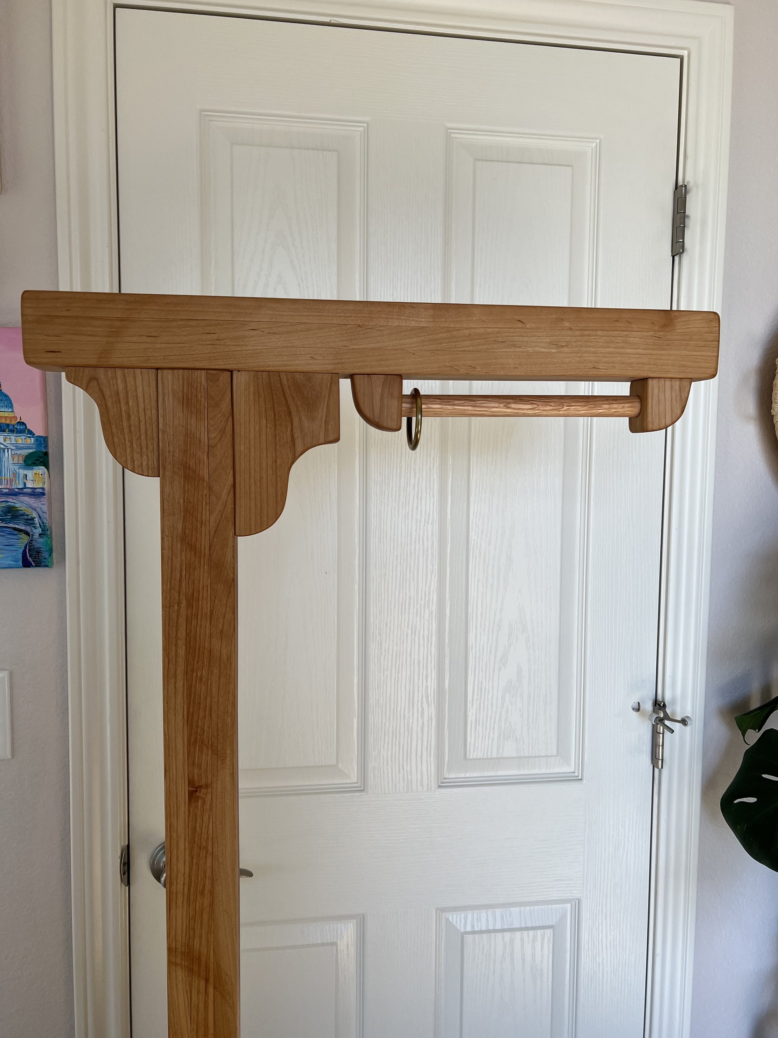 Wooden Shirodhara Stand top closeup.jpg