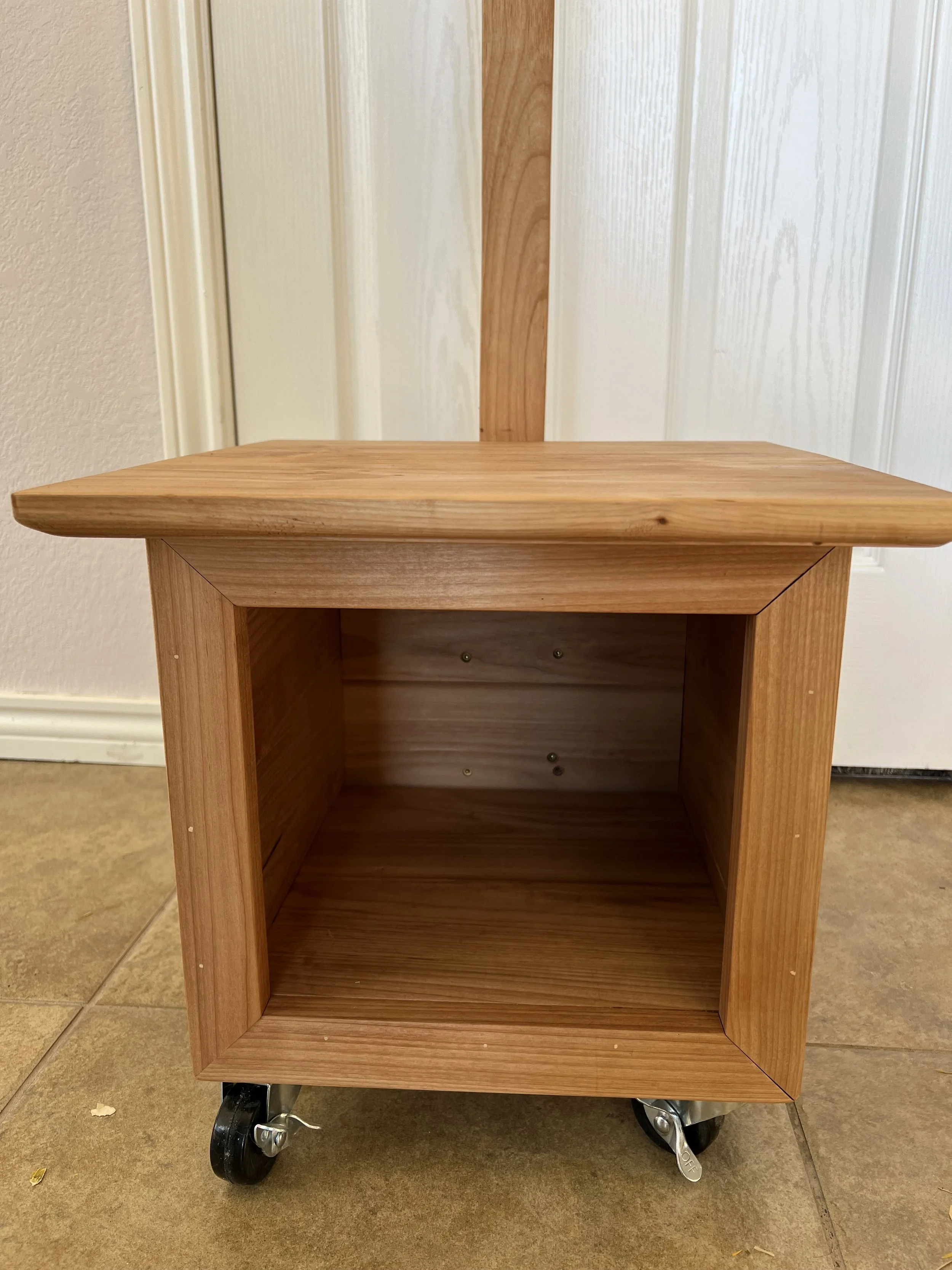 Wooden Shirodhara Stand botton inside.jpg