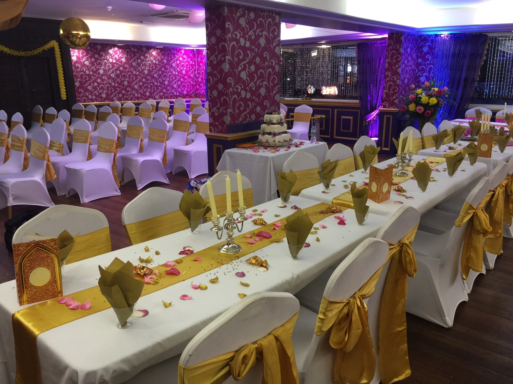 Wedding scene table dressing