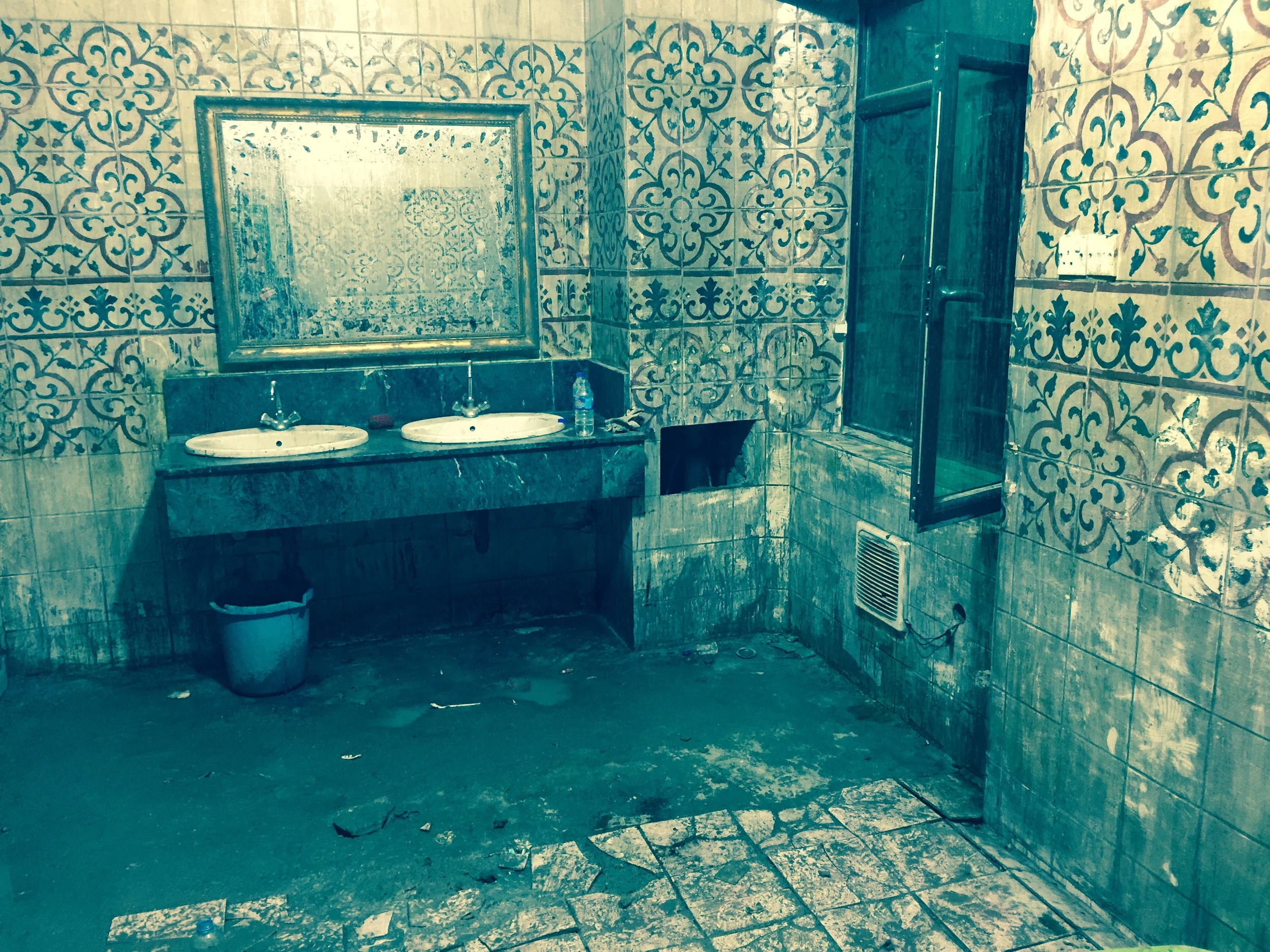 Hand painted bathroom set